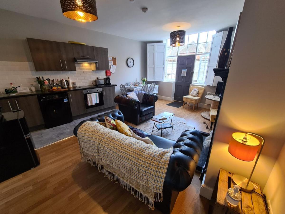 Coopers, Ground Floor Apartment With 2 Bedrooms And 2 Bathrooms Within A Georgian Listed Building 特伦特河畔伯顿 外观 照片