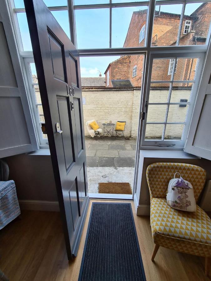 Coopers, Ground Floor Apartment With 2 Bedrooms And 2 Bathrooms Within A Georgian Listed Building 特伦特河畔伯顿 外观 照片