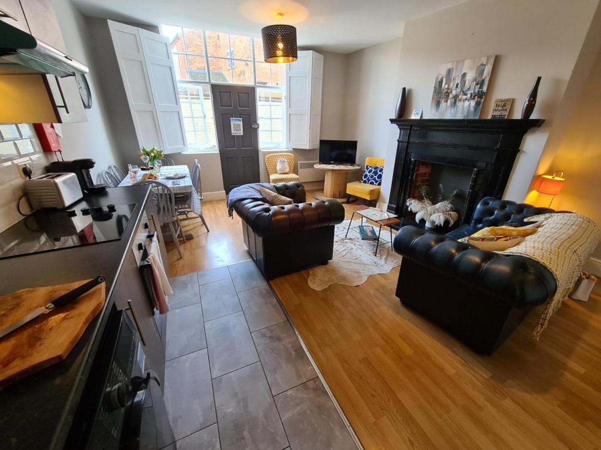 Coopers, Ground Floor Apartment With 2 Bedrooms And 2 Bathrooms Within A Georgian Listed Building 特伦特河畔伯顿 外观 照片