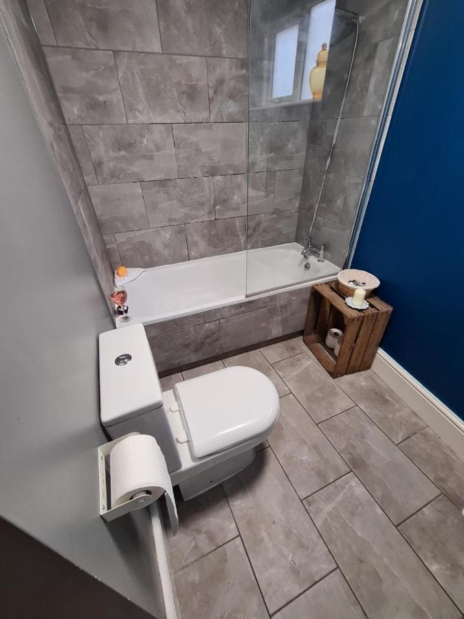 Coopers, Ground Floor Apartment With 2 Bedrooms And 2 Bathrooms Within A Georgian Listed Building 特伦特河畔伯顿 外观 照片