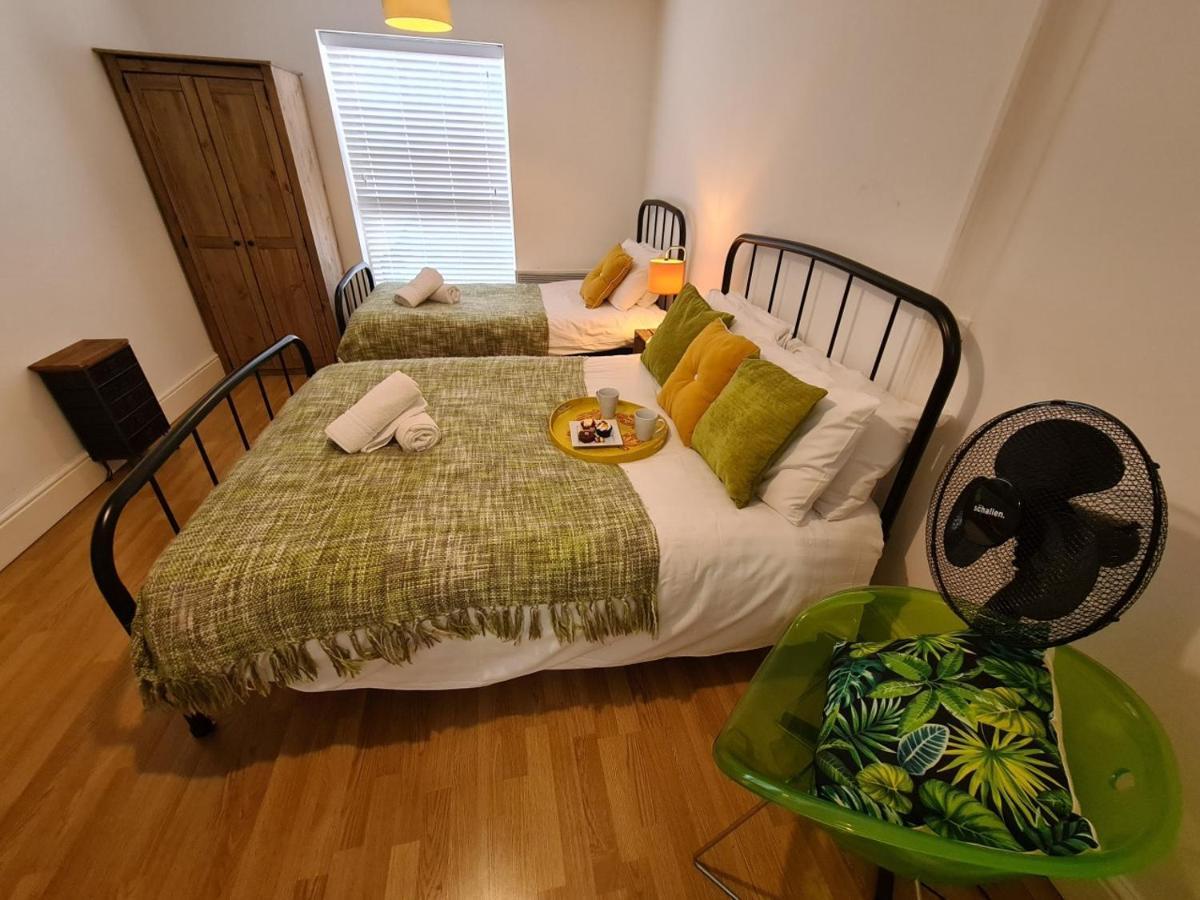 Coopers, Ground Floor Apartment With 2 Bedrooms And 2 Bathrooms Within A Georgian Listed Building 特伦特河畔伯顿 外观 照片
