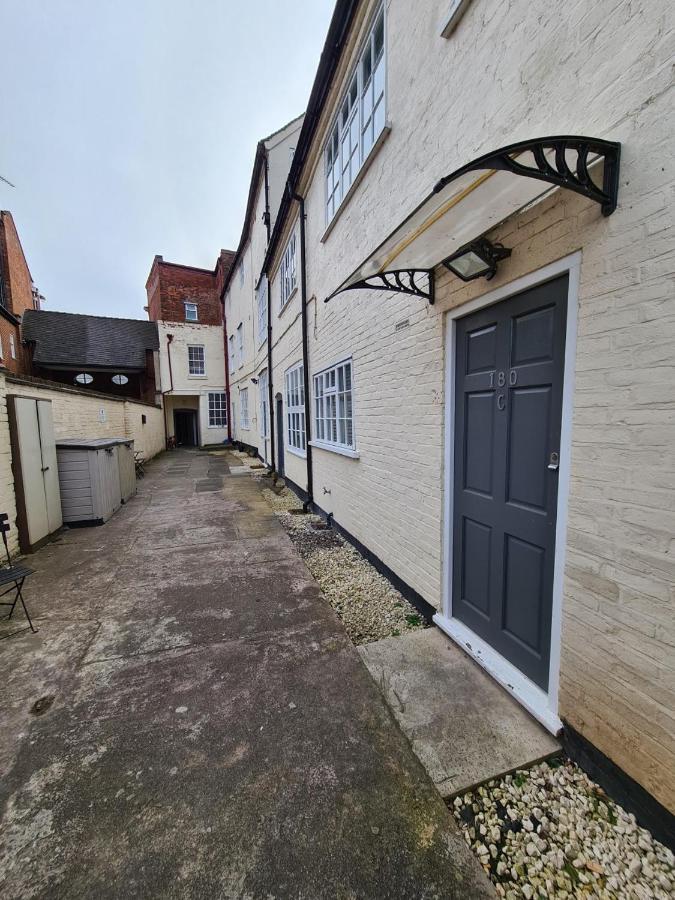 Coopers, Ground Floor Apartment With 2 Bedrooms And 2 Bathrooms Within A Georgian Listed Building 特伦特河畔伯顿 外观 照片
