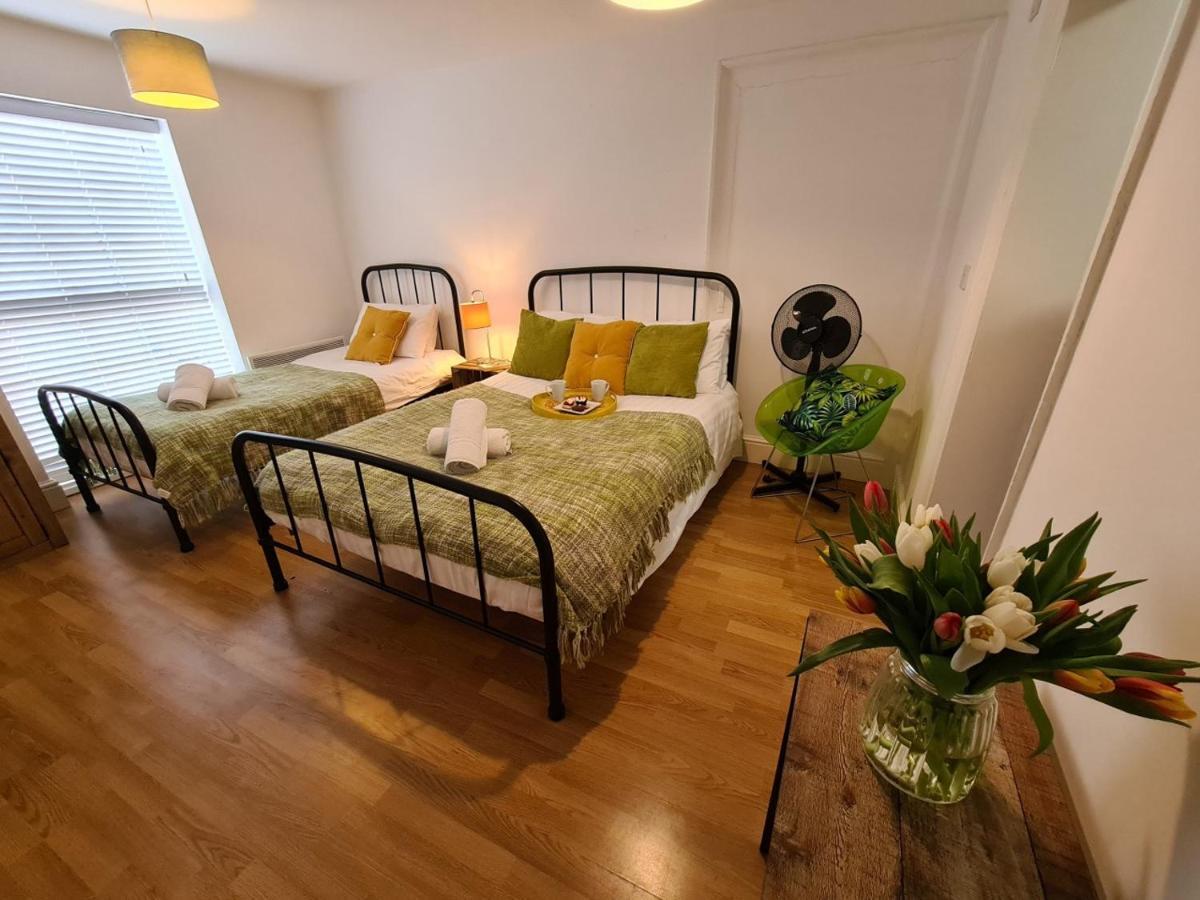 Coopers, Ground Floor Apartment With 2 Bedrooms And 2 Bathrooms Within A Georgian Listed Building 特伦特河畔伯顿 外观 照片